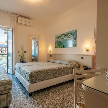 Hotel Riviera 3*